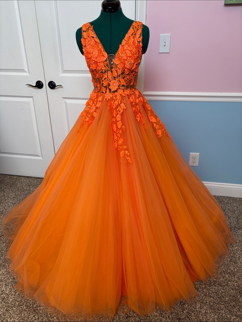 Jovani Size 4 Prom/Pageant Elegant Orange Floral Applique Tulle Ball Gown Dress